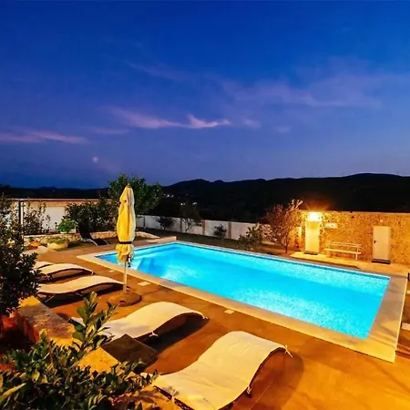 Beautiful Home In Zaton Obrovacki *