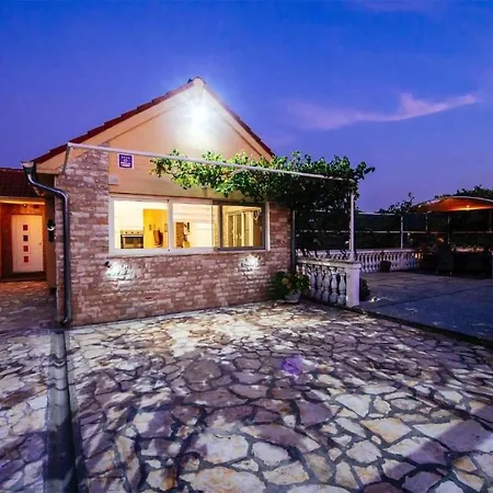 Beautiful Home In Zaton Obrovacki