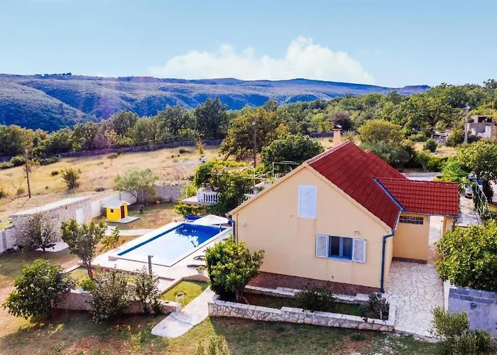 Amazing Home In Zaton Obrovacki 펜션